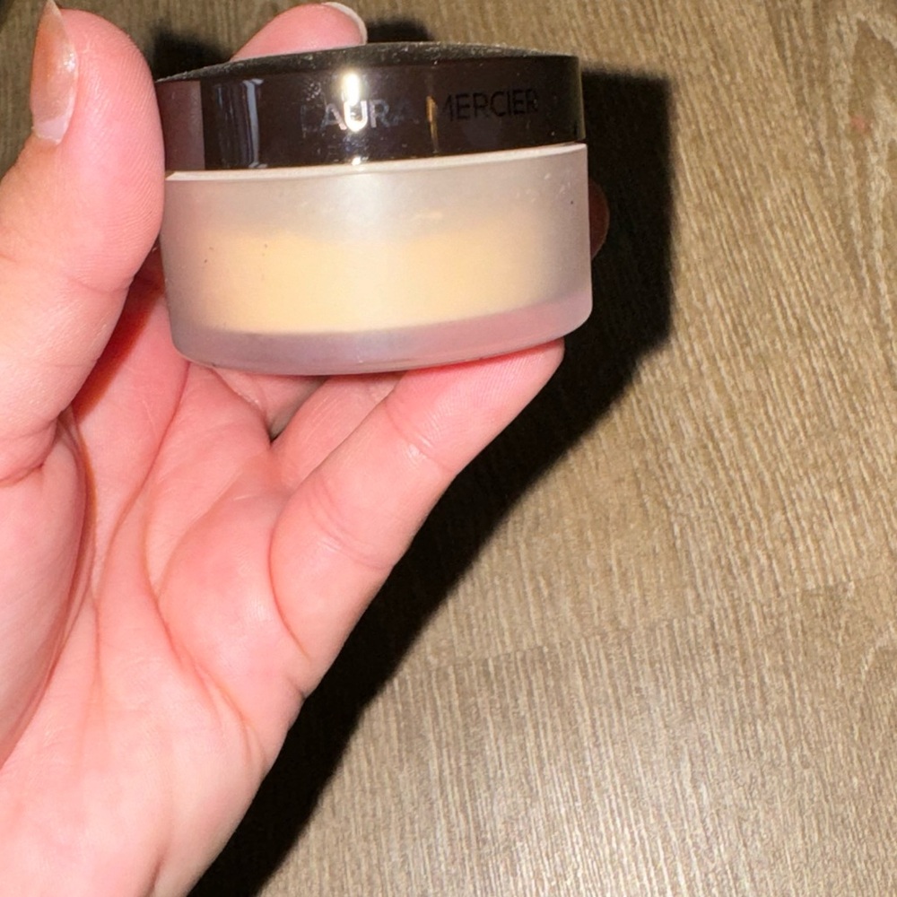 Laura Mercier Translucent Loose Setting Powder- Translucent Honey